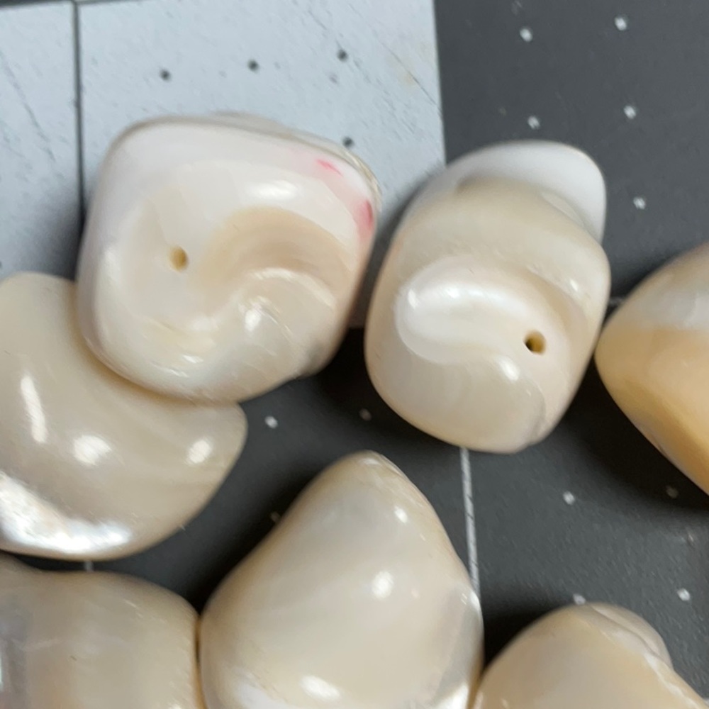 Pair 20mm Shell Twist Beads - Picture 3 of 4